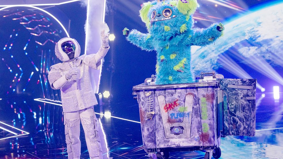 Der Astronaut aus Staffel eins und „Mülli Müller“ aus Staffel fünf zählen zu den berühmtesten Kostümen der TV-Show „The Masked Singer“. Foto: dpa/Rolf Vennenbernd