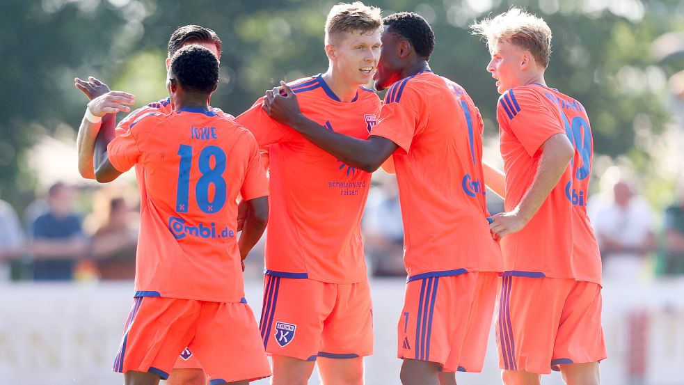 Emder Torjubel zum 0:1 durch Luc Ihorst. Foto: Doden, Emden