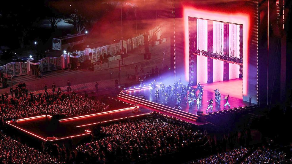 Im Frühjahr hat BTS ihr Comeback mit einem Outdoor-Konzert im Stadtzentrum von Seoul eingeleitet. (Archivfoto) Foto: Kim Hong-Ji/Pool Reuters/AP/dpa