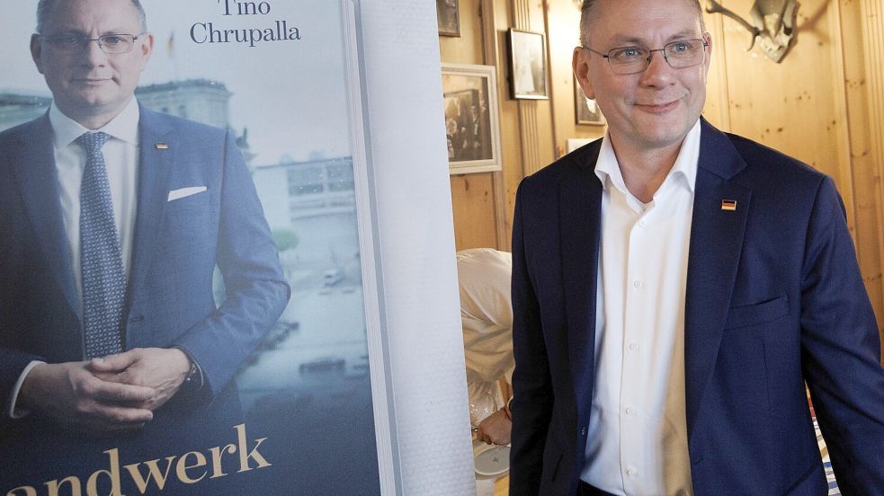 Seine Autobiografie "Handwerk – Meister – Politik" soll kein typisches Politikerbuch sein, sagt AfD-Co-Chef Tino Chruppalla. Aber das sagen alle schreibenden Politiker. Foto: dpa/Carsten Koall