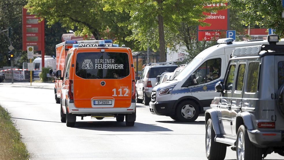 Sowohl die Geisel als auch der Geiselnehmer kamen in ein Krankenhaus. Foto: Carsten Koall/dpa