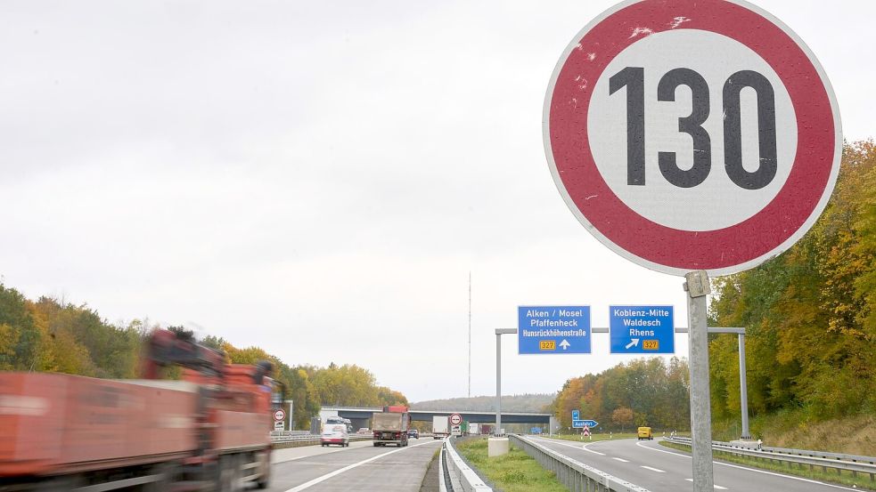 Auf mehreren Autobahn-Abschnitten in Deutschland ist die Höchstgeschwindigkeit bereits begrenzt. (Archivbild) Foto: Thomas Frey