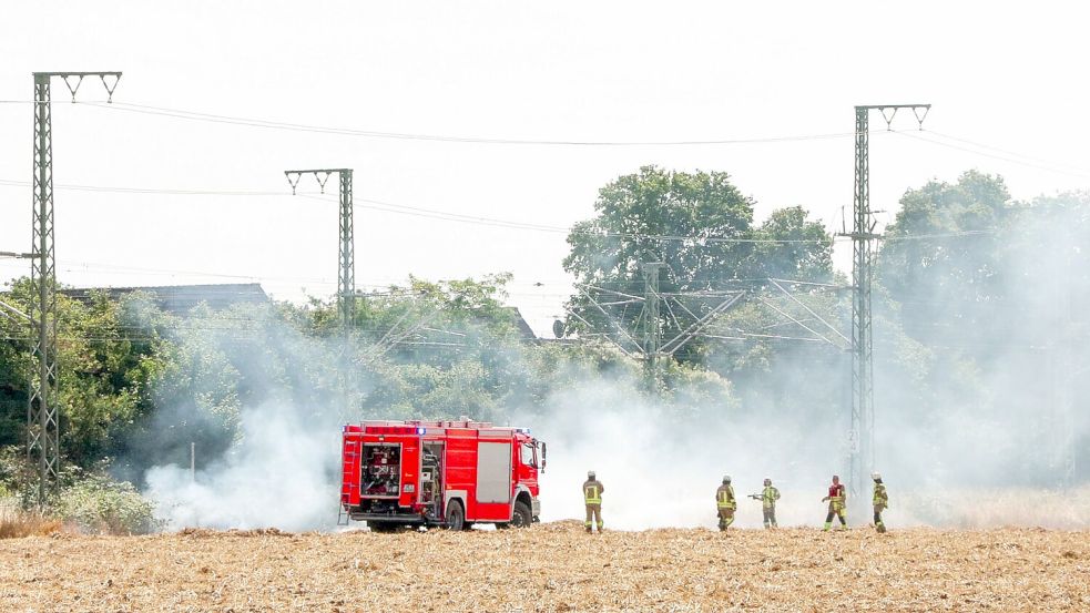 Nach dem Brand ist die Bahnstrecke inzwischen wieder frei. Foto: Patrick Schüller