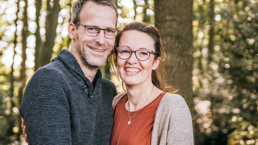 Ein Bild aus besseren Zeiten: Im Herbst 2023 war Sebastian Hassig zwar schon krank, aber es gab Hoffnung, dass er wieder gesund werden könnte. Im März 2025 starb er im Alter von 42 Jahren. Sara Dirkes-Hassig bleibt mit ihren Kindern (heute vier und sieben Jahre) zurück. Foto: Familie Hassig
