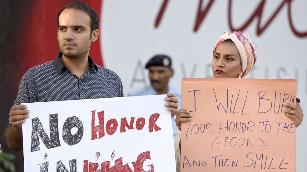 Nach dem Mord an Qandeel Baloch entzündete sich in Pakistan eine lautstarke öffentliche Debatte. (Archivbild) Foto: T. Mughal