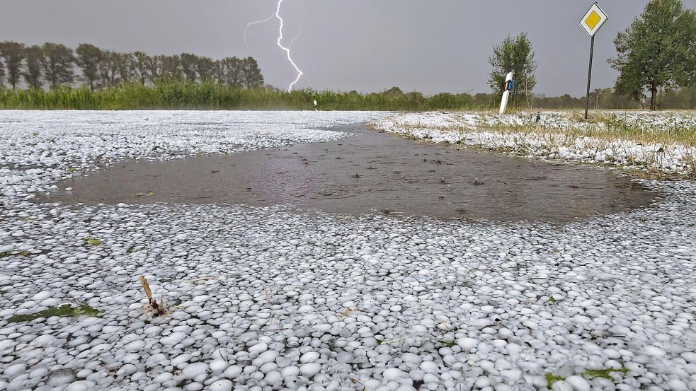 Unwetter mit Hagel zogen über Niedersachsen. Foto: Thomas Lindemann/Nord-West-Media