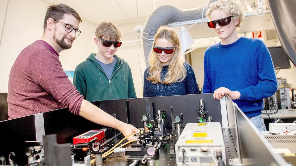 Der Vortrag findet entweder online oder im Klassenraum statt und knüpft an Themen aus dem Unterricht an. Forschungszentrum NordWest für Schülerinnen und Schüler e.V. Foto: Hauke-Christian Dittrich