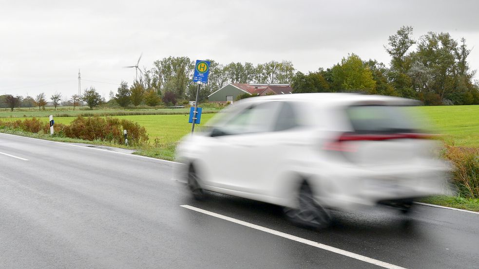 Auf Krummhörner Landstraßen kommt es häufig zu Unfällen. Wird dort zu viel gerast? Foto: Heinz Wagenaar/Archiv