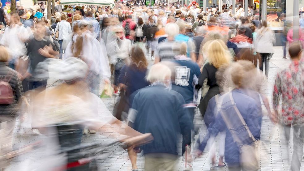 Ein Bericht der EU zeigt, dass deren Bevölkerung altern und schrumpfen wird. (Symbolbild) Foto: Jan Woitas