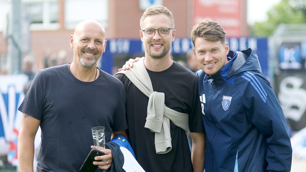 Henning Rießelmann ist mit seiner Firma Onside dick im Geschäft. In der letzten Saison war auch Klopp-Berater Marc Kosicke (links) im Ostfrieslandstadion zu Gast. Archivfoto: Doden/Emden