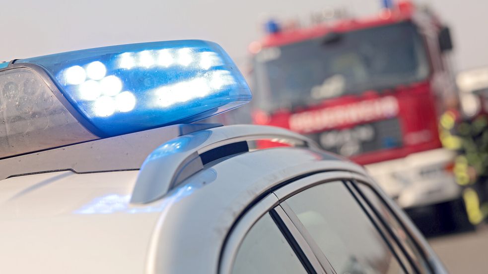 Die Polizei und Feuerwehr waren in Moormerland im Einsatz. Symbolfoto: Matthias Bein/dpa