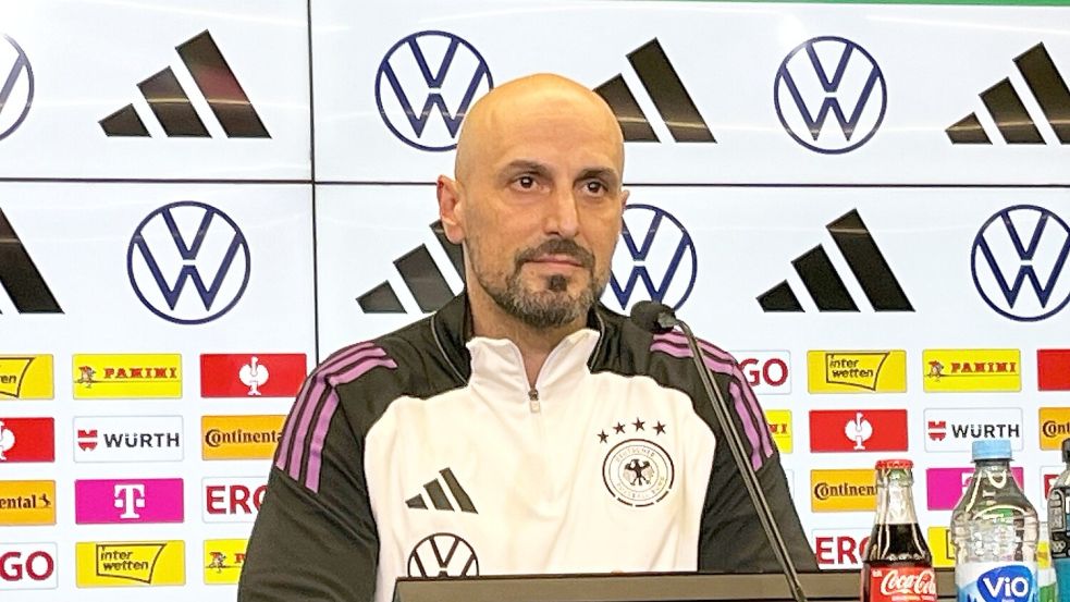 Weist immer wieder auf die Wichtigkeit von Spielpraxis hin: U21-Nationalcoach Di Salvo. (Archivbild) Foto: Christian Kunz/dpa