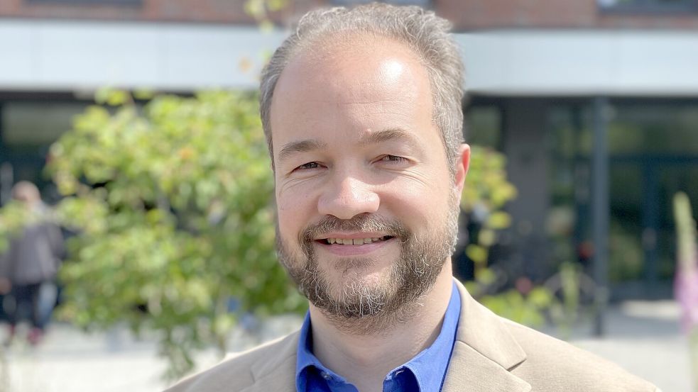 Martin Sichert Anfang Juni in Zetel, bei der AfD-Aufstellungsversammlung zur Kommunalwahl 2026. Er wurde zum Landratskandidaten für Friesland bestimmt. Foto: Imke Oltmanns
