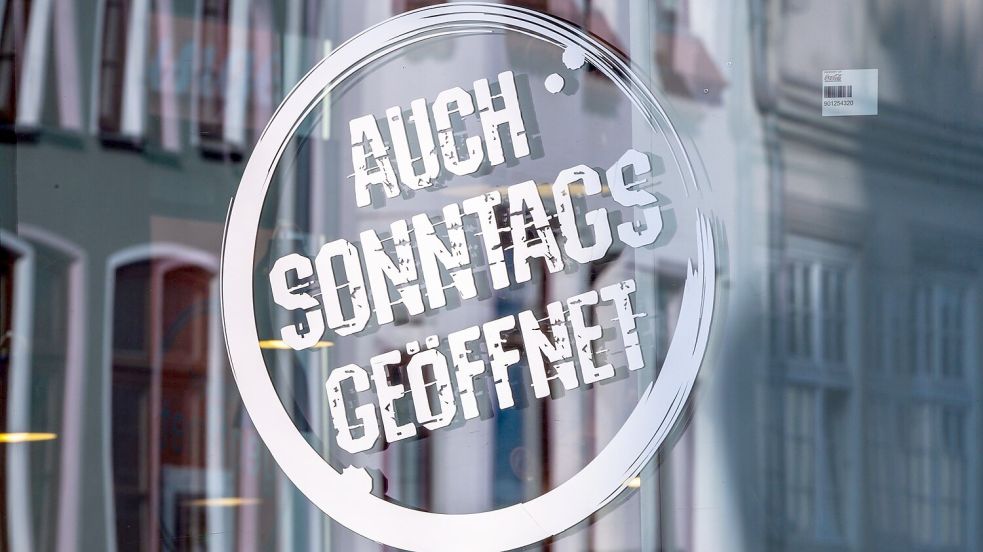 An Sonn- und Feiertagen müssen Geschäfte in der Regel geschlossen bleiben. In einigen Bundesländern gibt es bereits Sonderregelungen für Sonntagsöffnungen. (Symbolbild) Foto: Jens Büttner