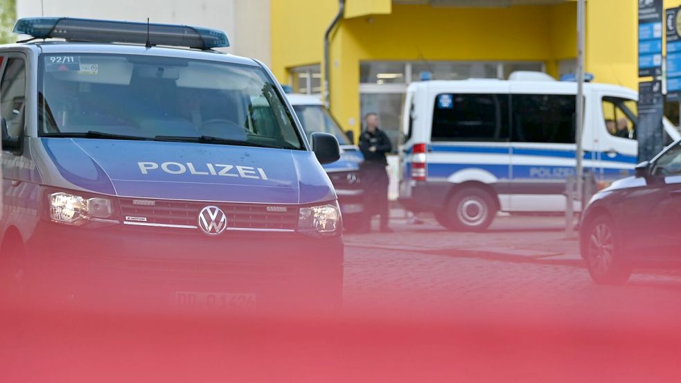 Die Polizei sperrte den Bereich ab. Foto: Katharina Kausche