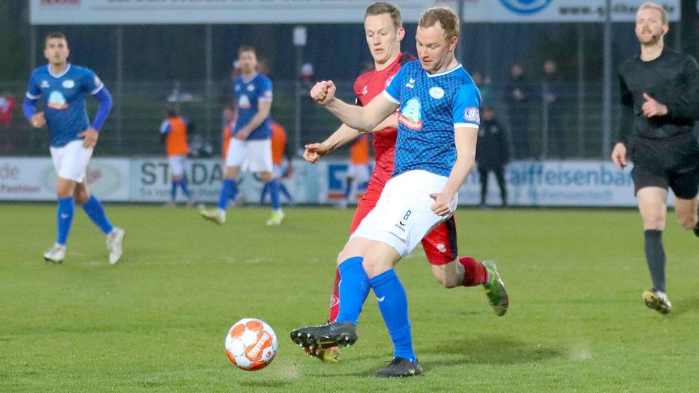 Mario Fredehorst (vorne) spielte zehn Jahre für den SSV Jeddeloh auf. Foto: Imago/Lobeca