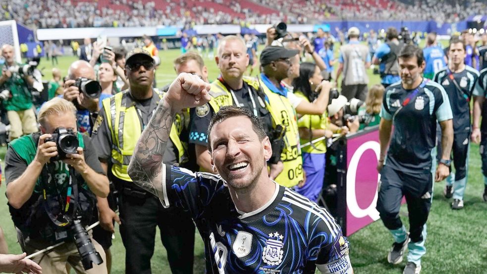 Lionel Messi lässt sich feiern. Foto: Jacob Kupferman
