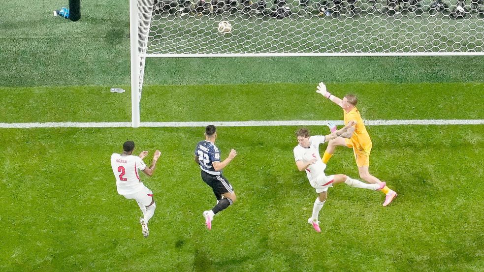 Lautaro Martinez trifft zum 2:1 für Argentinien. Foto: Chris Carlson