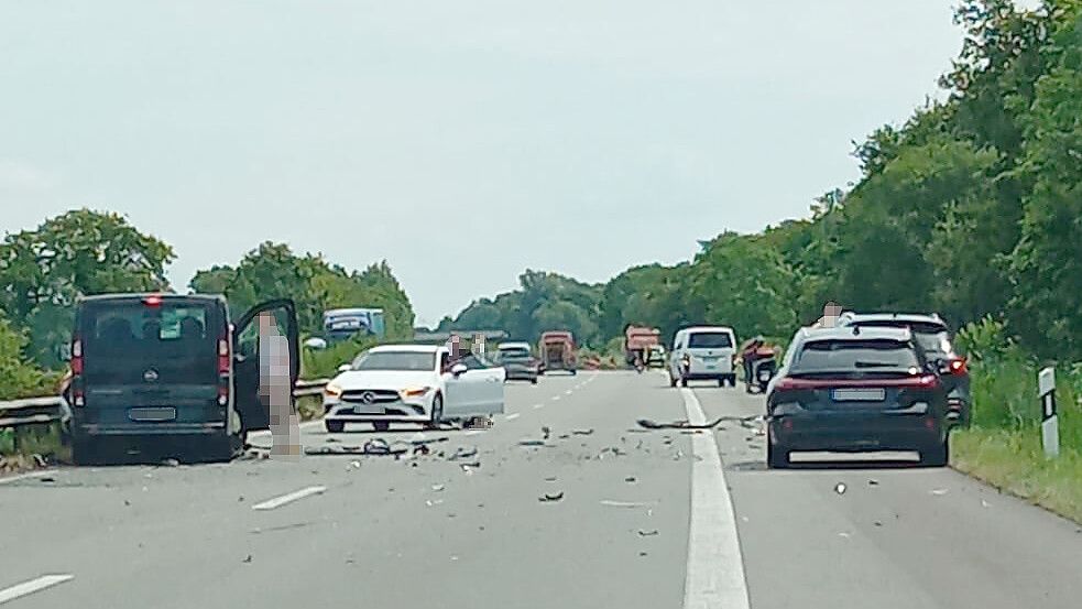 Zu einem Unfall ist es am Mittwoch auf der A 28 in Richtung Oldenburg bei Filsum gekommen. Foto: Privat
