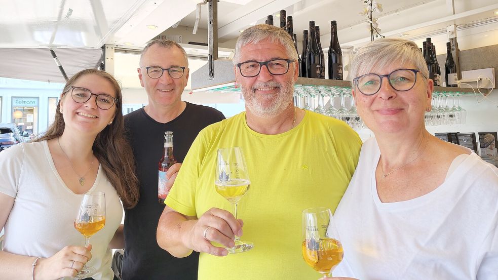 Das Team vom Weingut Triebel aus Grünstadt-Asselheim freut sich auf die Weinfest-Gäste. Foto: Karin Böhmer