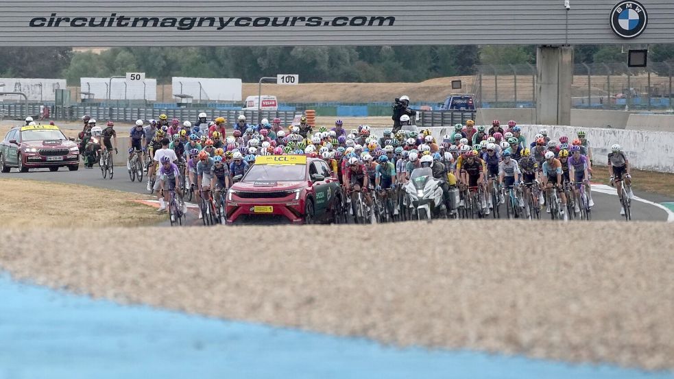 Der Start erfolgte auf der Rennstrecke in Magny-Cours. Foto: Thibault Camus