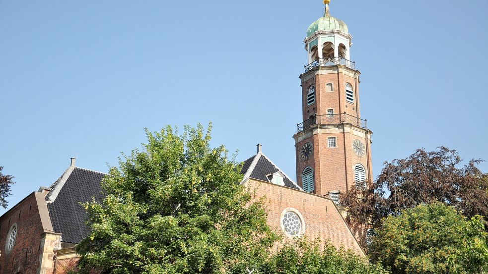 Die Große Kirche steht in der Leeraner Altstadt. Foto: Bodo Wolters