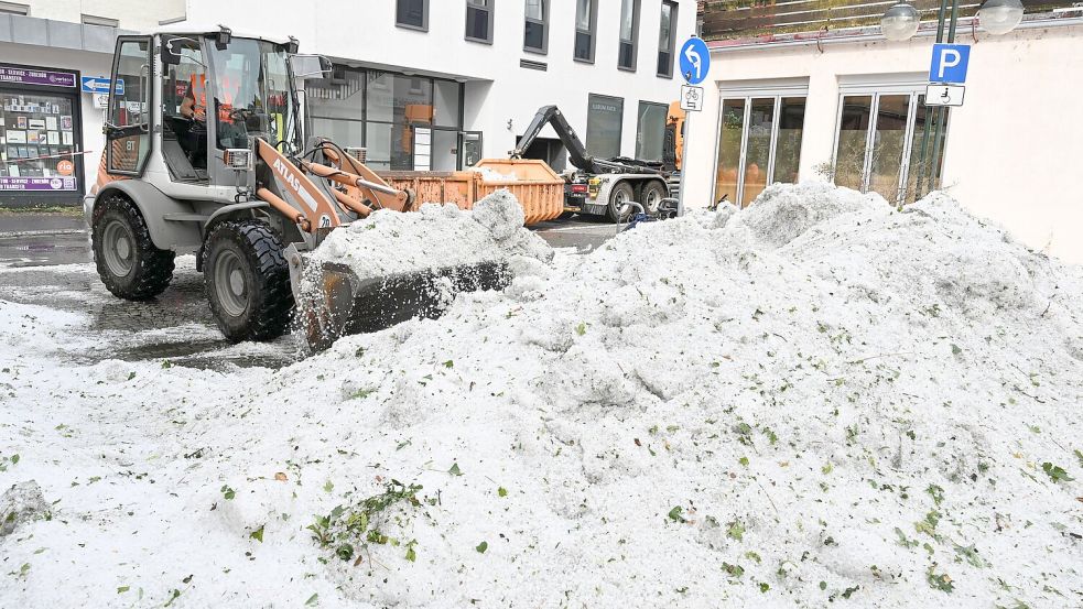 Hagel im Hochsommer - wie ist das möglich? (Archivbild) Foto: Bernd Weißbrod