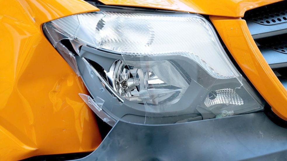 Das kann teuer werden: Auch die Reparatur vergleichsweise harmlos aussehender Schäden am Auto kann viele tausend Euro kosten. Die Allianz will durchsetzen, dass mehr Reparaturen mit gebrauchten Teilen erlaubt werden. (Symbolbild) Foto: Sven Hoppe