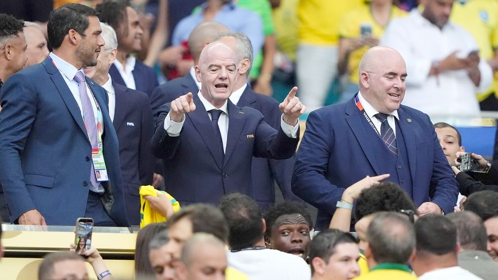 Infantino zelebriert seine Besuche bei den WM-Spielen. (Archivibild) Foto: Andrew Milligan
