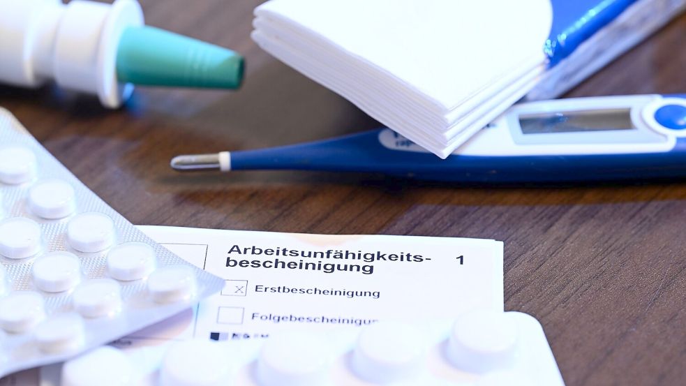 Nach einer DAK-Auswertung sank der Krankenstand im ersten Halbjahr leicht. (Archivbild) Foto: picture alliance/dpa