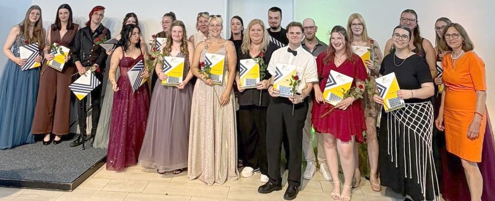 Auch die Klasse FSP 2B hat die Ausbildung an den Berufsbildenden Schulen I in Emden beendet. Foto: BBS I Emden
