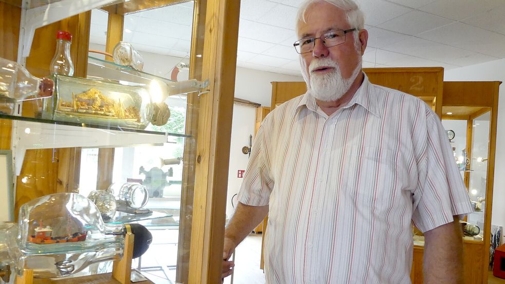 Dieter Weers freut sich auf die Erweiterung zum „Maritimen Museum“. Foto: Tatjana Gettkowski/Archiv