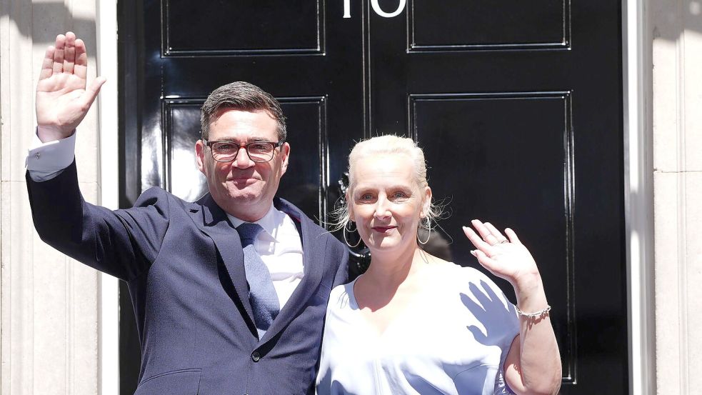 Andy Burnham kennt seine Ehefrau Marie-France van Heel seit Studienzeiten. Foto: Stefan Rousseau/PA Wire/dpa