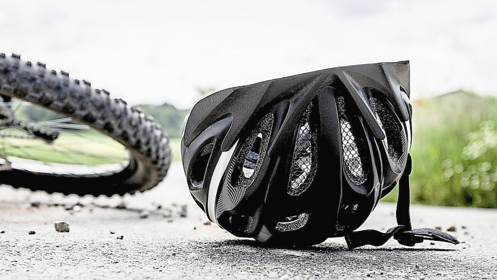 In Bramsche wurde eine Radfahrerin am Montagvormittag von einem Auto erfasst. Foto: IMAGO/Fotostand