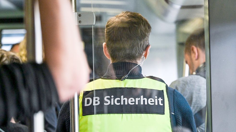 Für viele Bahn-Beschäftigte gehört die Sorge vor Gewalt inzwischen zum Arbeitsalltag. (Symbolbild) Foto: Jens Kalaene