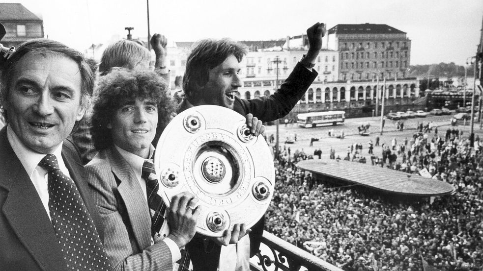 Kevin Keegan nach dem Gewinn der Meisterschaft mit dem HSV. (Archivbild) Foto: picture alliance / dpa