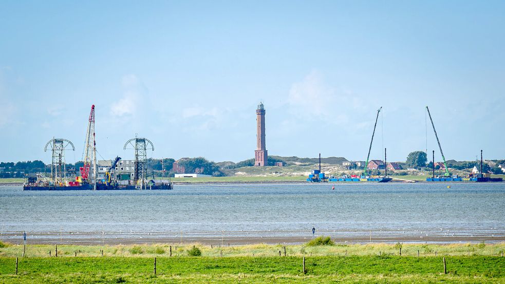 Auch die neue Pipeline könnte zwischen Norderney und Hilgenriedersiel verlaufen. Foto: Sina Schuldt/dpa-Archiv