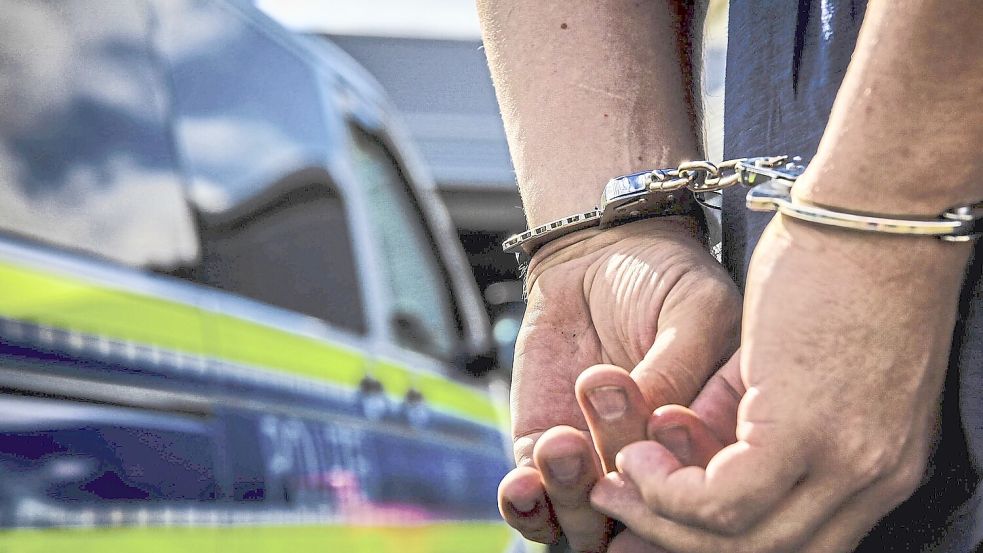 Nach dem Einbruch in ein Eiscafé versteckte der Täter seine Beute im Hohentorspark und verteilte Kuchen an Passanten. Foto: imago-images/Fotostand / K. Schmitt