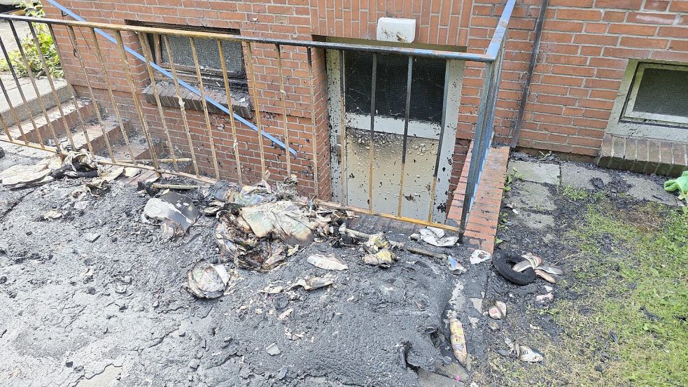 In der Bavinkstraße haben am Samstag zwei Papiermülltonnen gebrannt. Foto: Bodo Wolters