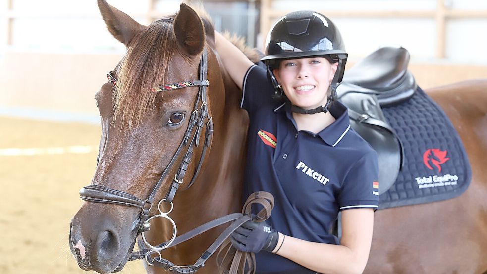 Charlotte Eilers aus Harkebrügge nimmt für Deutschland und den Landesverband Weser-Ems als Debütantin an den Pony-Europameisterschaften der Vielseitigkeitsreiter „U 16“ im französischen Le Mans teil. Foto: Hans Passmann