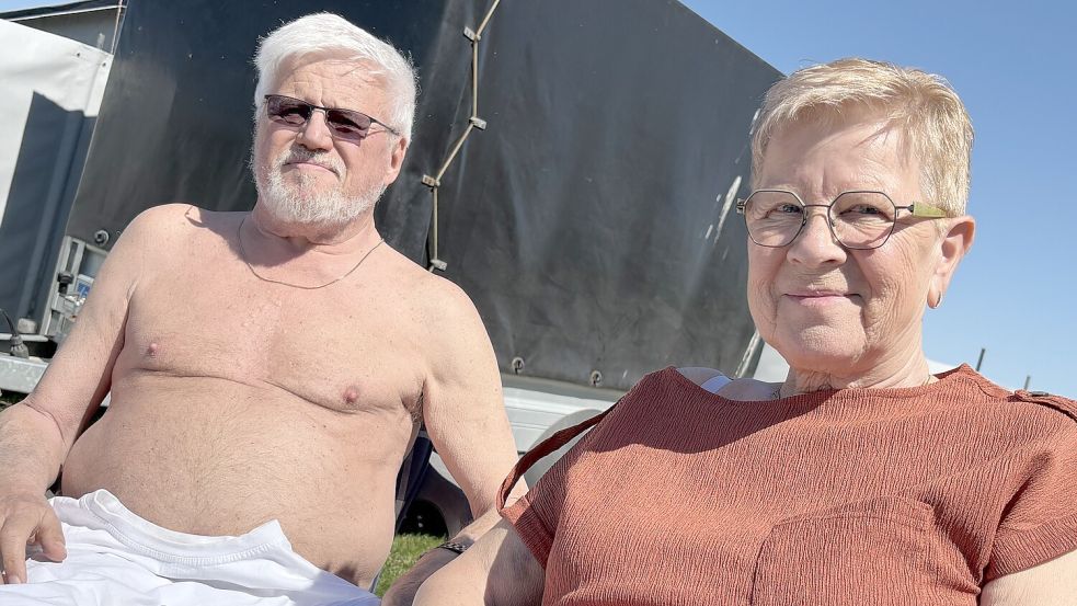 Klaus Fischer und Christa Batke kommen seit 1982 als FKK-Camper auf den Campingplatz Hooksiel. Die Saison 2026 wird voraussichtlich ihre letzte sein. Foto: Susanne Ullrich