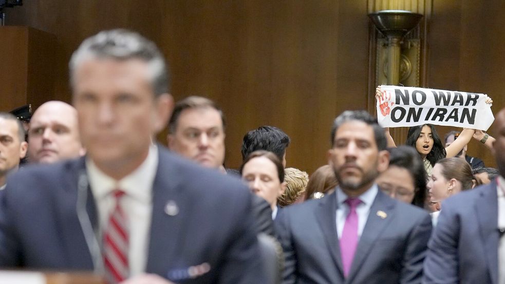 Hegseths Auftritt im Senat wurde von Protesten gegen den Iran-Krieg begleitet. Foto: Jacquelyn Martin