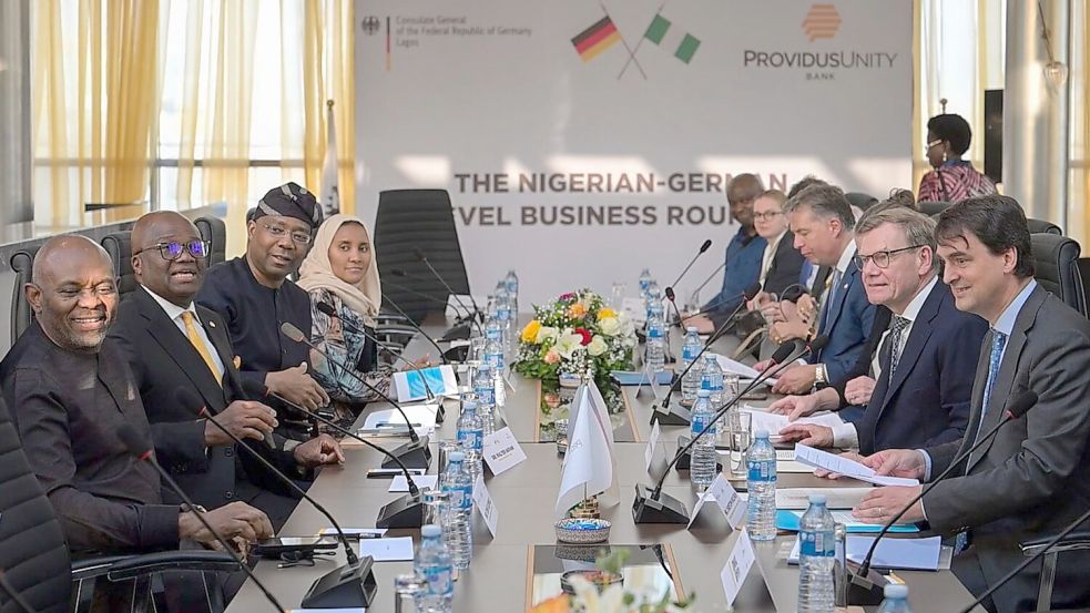 Außenminister Johann Wadephul (CDU) trifft sich in der nigerianischen Wirtschaftsmetropole Lagos mit Vertretern der dortigen Wirtschaft. Foto: Soeren Stache