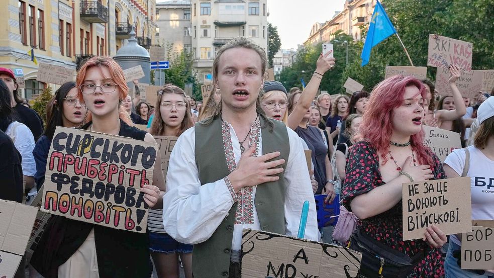 Demonstranten haben die Entlassung von Armeechef Syrskyj erreicht. Foto: Efrem Lukatsky