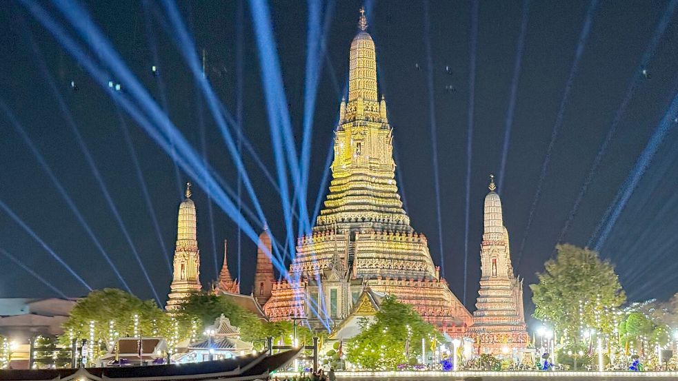 Tipps zu Bangkoks Wahrzeichen oder zu Thailands Inselwelt? Tatai steht mit Rat und Tat zur Seite. Foto: Carola Frentzen/dpa