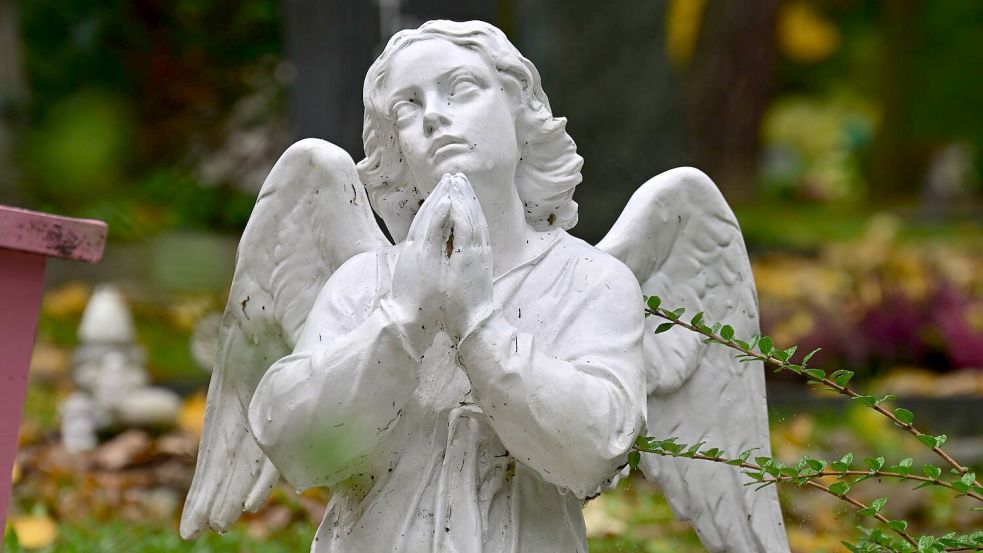 Für Zürich schlägt „Sophie“ einen Friedhof-Besuch vor - der sei „extrem un-touristisch“. (Symbolbild) Foto: Martin Schutt