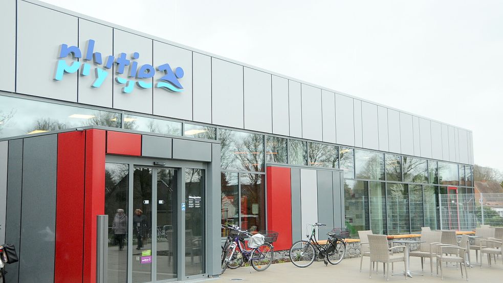 Beispielsweise das Schwimmbad Plytje in Leer gewährt Rabatt, wenn Nutzer Klimataler einsetzen. So können Auricher Sammler auch außerhalb der Stadtgrenzen profitieren. Foto: Archiv