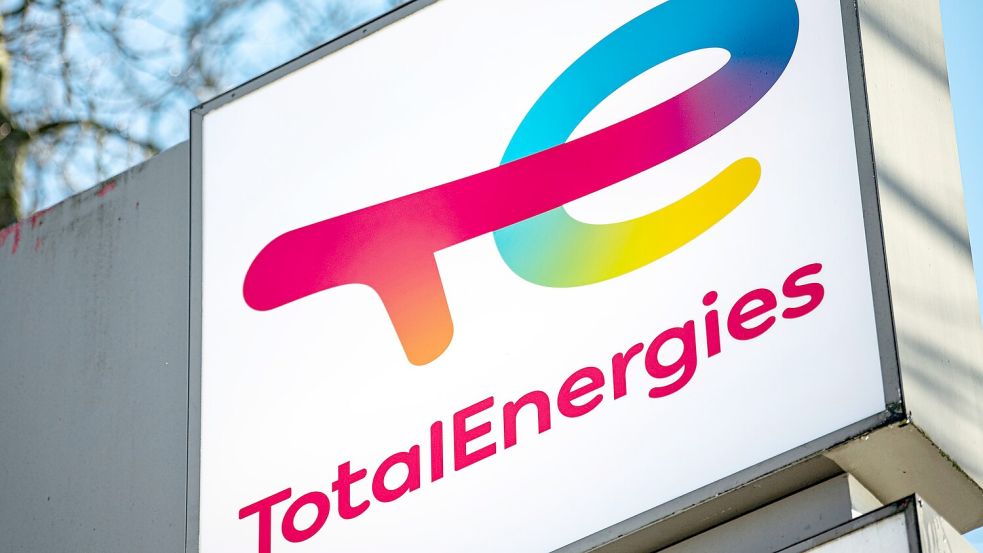 Der Energie-Konzern Total deckelt an seinem französischen Tankstellennetz erneut die Spritpreise (Archivbild). Foto: Fabian Sommer