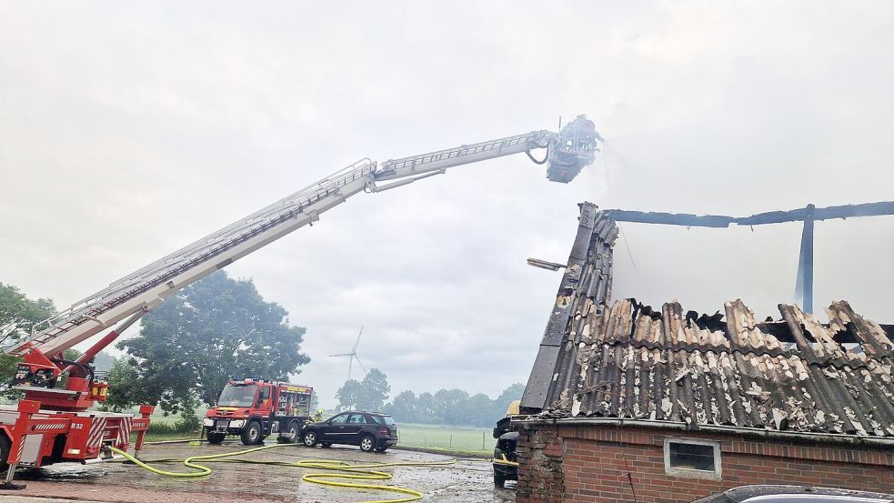 Die Feuerwehr ist in Jemgum im Einsatz. Foto: Tatjana Gettkowski
