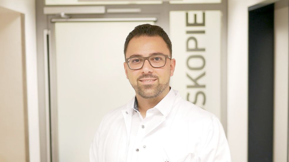 Dr.Ali Akil, Chefarzt der Klinik für Thoraxchirurgie, hat das neuartige Operationsver ahren im Klinikum Emden eingeführt. Foto: Klinikum Emden